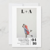 Moderne mutige minimalistische Initialen Foto Hoch Einladung (Vorderseite)