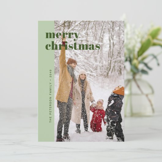 Moderne mutige Salbeigrüne Frohe Weihnachten Foto (Stehend Vorderseite)