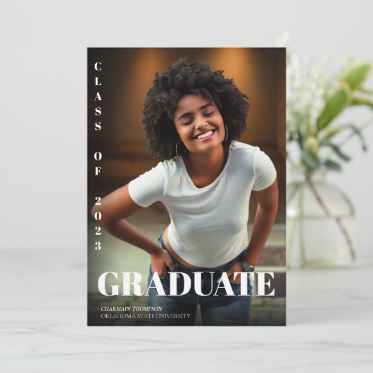 Moderne, mutige Typografie Schwarz-Weiß-Abschluss Ankündigung (Stehend Vorderseite)