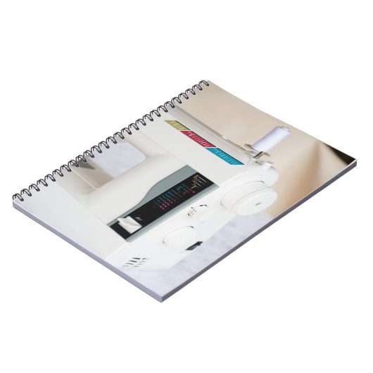 Moderne Nähmaschine Notizblock (Linke Seite)