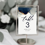 Moderne Nautical Script Navy Blue Beach Hochzeit Tischnummer<br><div class="desc">Eine Hochzeitsvorlage zum Thema Wassersport mit Strandthemen, die eine bemalte, abstrakte Aquarellszene eines Strandes und Wellen mit goldenem Farbeffekt (das Gold ist ein Digitaleffekt, keine echte Folie!) und moderner Typografie aufweist. Elegant und elegant, einfach und modern, ist es eine schöne Wahl für eine Hochzeit am Strand zu jeder Jahreszeit, für...</div>