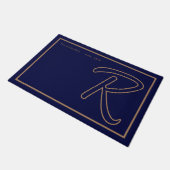 Moderne Navy Blau Gold Monogramm Schrift Familienn Fußmatte (Schrägansicht)