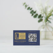 Moderne Navy Blau Gold QR-Code Benutzerdefiniertes Visitenkarte (Stehend Vorderseite)
