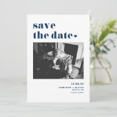Moderne Navy Blue Bold Typografie mit Herz-Foto Save The Date (Stehend Vorderseite)