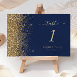 Moderne Navy Blue Gold Glitzer Edge Wedding Tischnummer<br><div class="desc">Die links Hand dieser eleganten,  modernen Hochzeitsfeier-Tischnummer besticht durch ein Glitzer-Design in Gold-Imitate. Der anpassbare Text kombiniert eine helle,  goldfarbene Handschrift,  Copperplate und kursiv gestaltete Schriftart auf marinebasischem Hintergrund.</div>