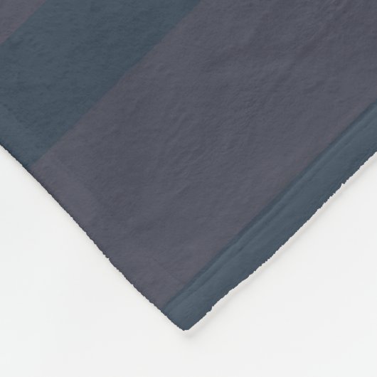 Moderne Navy Blue Pflaume gestreift Fleecedecke (Ecke)