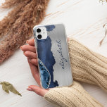 Moderne Navy Blue Silver Agate Metallic Case-Mate iPhone Hülle<br><div class="desc">Dieses trendige Design zeichnet sich durch ein marineblaues Aquarelldesign aus,  das mit silberfarbenem Imitat-Glitzer auf einem silberfarbenen Imitat mit metallischem Hintergrund besticht. Personalisieren Sie es mit Ihrem Namen oder Monogramm in navy Blue Handwriting-Skript.</div>