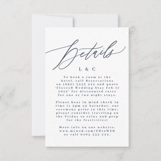 Moderne Navy Blue & White Simple Monogram Wedding RSVP Karte (Vorderseite)