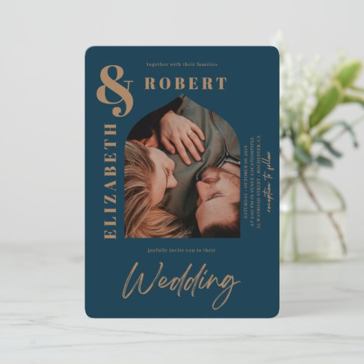 Moderne Navy fett gestyltes, feines Foto Hochzeit Einladung (Stehend Vorderseite)