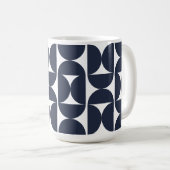 Moderne Navy-Geometrie-15oz-Kaffeetasse Kaffeetasse (VorderseiteRechts)