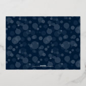 Moderne Navy Gold Script Bokeh Frohe Weihnachten Folieneinladung (Rückseite)