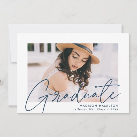Moderne Navy Script Foto Graduation Party Einladung (Vorderseite)