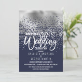 Moderne Navy Silver Foil Confetti Ombre Wedding Einladung (Stehend Vorderseite)