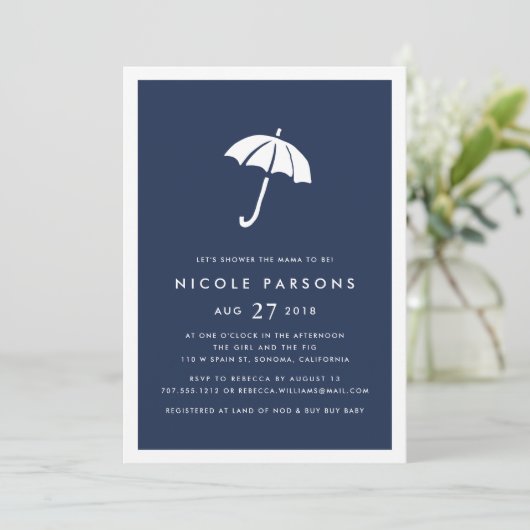 Moderne Navy Umbrella Baby Dusche Einladung (Stehend Vorderseite)