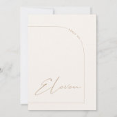 Moderne neutrale Bogentische Elf-Tischnummer Einladung (Rückseite)