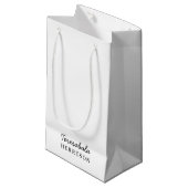 Moderne neutrale Monogramm-Design Kleine Geschenktüte (Vorderseite Schrägansicht)