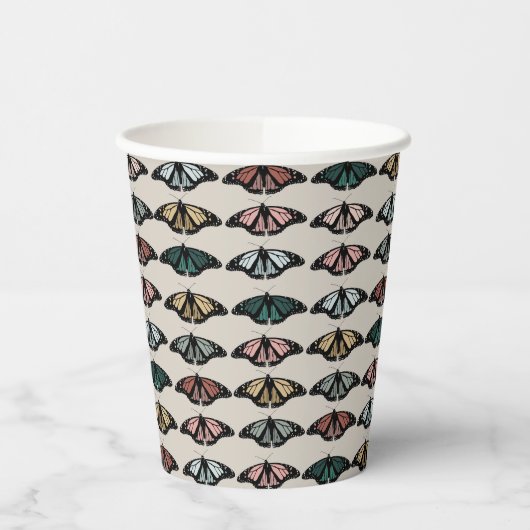 Moderne neutrale Schmetterlinge Gartenmuster Pappbecher (Links)