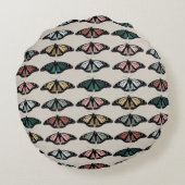 Moderne neutrale Schmetterlinge Gartenmuster Rundes Kissen (Rückseite)