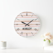 Moderne neutrale Streifen Personalisiert Große Wanduhr (Zuhause)