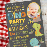 Moderne Niedliche Dinosaurier Dino Kids Geburtstag Einladung<br><div class="desc">Besteht aus lustigen Sans Serif handgeschriebene Typografie; Niedliche T-REX Dinosaurier im Hintergrund. Entworfen von Select Party Supplies,  exklusiv für Zazzle. Abrufbar unter: http://www.zazzle.com/store/selectpartysupplies</div>