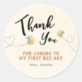Moderne Niedliche erste Bee Day Danke Runder Aufkleber (Vorderseite)