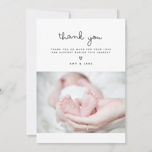 Moderne Niedliche Script Baby Birth Ankündigung (Rückseite)