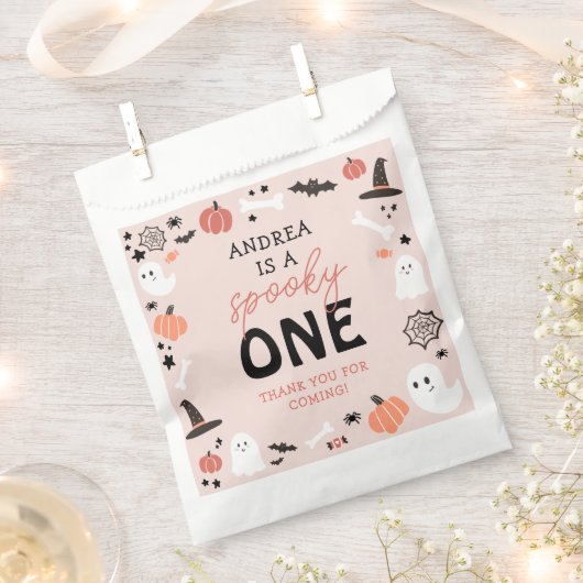 Moderne Niedliche Spookie ein Halloween erster Geb Geschenktütchen (Ausgeschnitten)