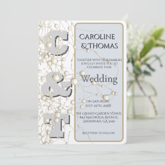 Moderne Nonkonformistin Pearl Gold Script Wedding Einladung (Stehend Vorderseite)