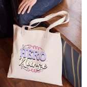 Moderne Nurse Hero PINKS & VIOLET Typografie Tragetasche