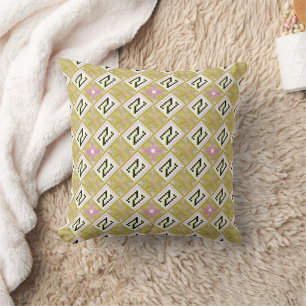Moderne Oliven- und Magenta-Geometric-Tribal-Muste Kissen