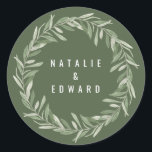 Moderne Olivenbäume Runder Aufkleber<br><div class="desc">Moderne,  minimale Olivenbäume Hochzeitsfeier zu Gunsten der Aufkleber. Schöne elegante Aquarellbilder. Teil einer kompletten Hochzeitskollektion.</div>