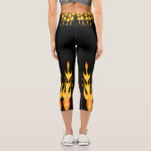 Moderne orange-gelbe Feuer Flammen schwarz Capri Leggings (Rückseite)