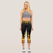 Moderne orange-gelbe Feuer Flammen schwarz Capri Leggings (Vorderseite)