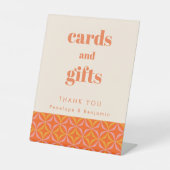 Moderne Orange Retro Typografy Wedding Cards Gesch Sockelschild (Vorderseite)