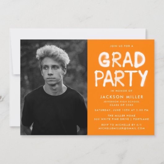 Moderne Orange Spray Paint Foto Graduation Party Einladung (Vorderseite)