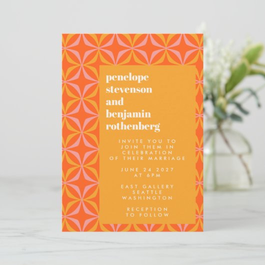Moderne Orange Yellow Retro Typografy Wedding Einladung (Stehend Vorderseite)
