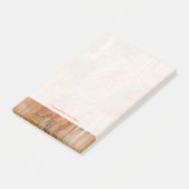 Moderne orangefarbene Blütendrucke auf gestreiftem Post-it Klebezettel (angewinkelt)