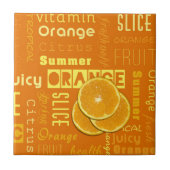 Moderne orangefarbene Typografie Fruchtscheibe Fliese (Vorderseite)