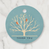 Moderne orangefarbene Vögel in einem großen Baum V Geschenkanhänger (Vorderseite)