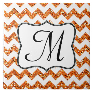 Moderne Orangenglitter-Chevron-Monogramm-Anzeigefl Fliese