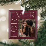 Moderne Paare Foto & Jahr Ornament Aus Glas<br><div class="desc">Feiern Sie Ihre Ehe oder Verlobung mit diesem eleganten Glasschmuck mit einem beliebten Foto aus der Viereck- oder Verlobung,  begleitet von "FOREVER" in moderner Schrift. Das Jahr erscheint im Buchstaben "O".</div>