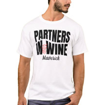 Moderne Paare - Partner im T - Shirt Wein