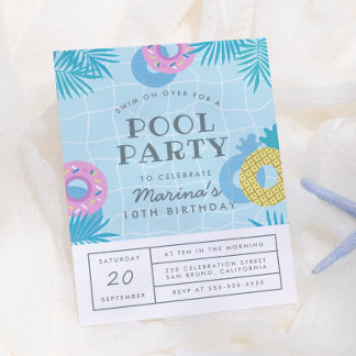 Moderne Palm Blätter & Ananas Pool Party Geburtsta Einladungspostkarte