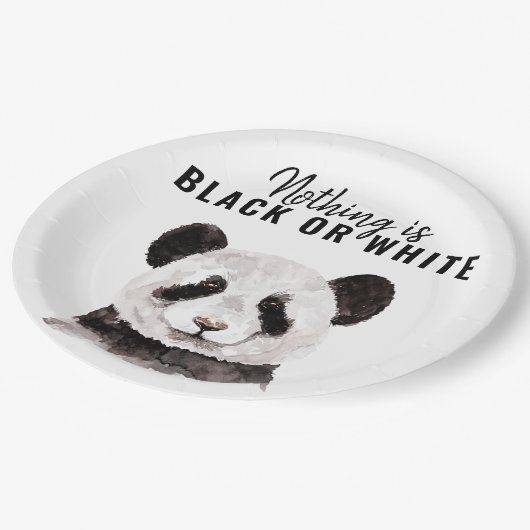 Moderne Panda schwarz und weiß mit Zitat Pappteller (Schrägansicht)