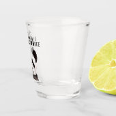 Moderne Panda schwarz und weiß mit Zitat Schnapsglas (Rechts)