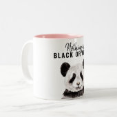 Moderne Panda schwarz und weiß mit Zitat Zweifarbige Tasse (Vorderseite Links)