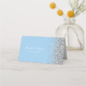 Moderne Pastel Baby Blue Silver Glitzer Wedding Platzkarte (Rückseite)