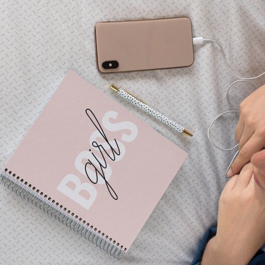 Moderne Pastel Pink Girl Boss Phrase Notizblock