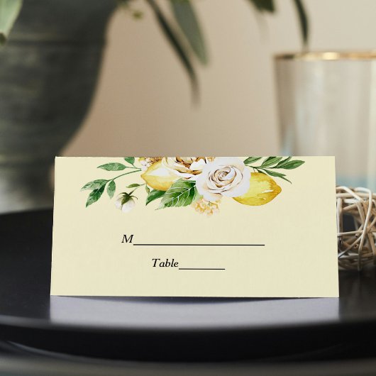 Moderne pastellfarbene, gelbe Zitronen und Leaf Platzkarte