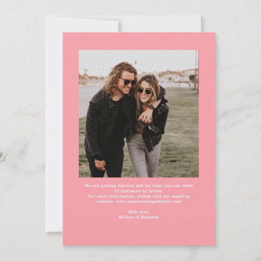 Moderne pastellfarbene Pink Gold Foto Script Hochz Save The Date (Rückseite)